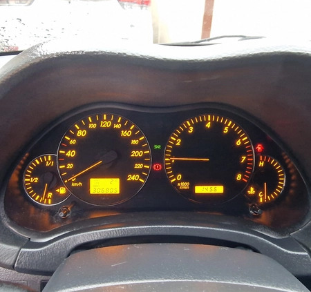 Toyota Avensis cena 7900 przebieg: 330000, rok produkcji 2003 z Radom małe 56